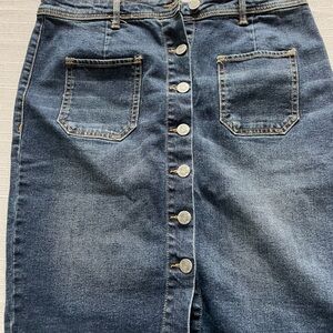 Kenneth Cole reaction short denim/ jean skirt size 4